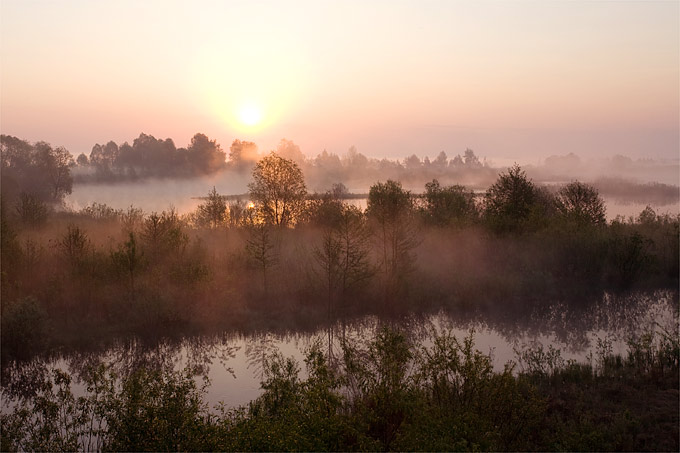Sonnenaufgang am Fluss - Foto: Frank Derer